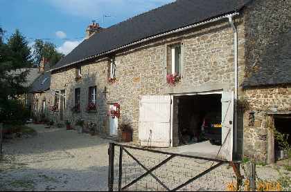 Huge Longère, beautifully renovated, masses of land too...